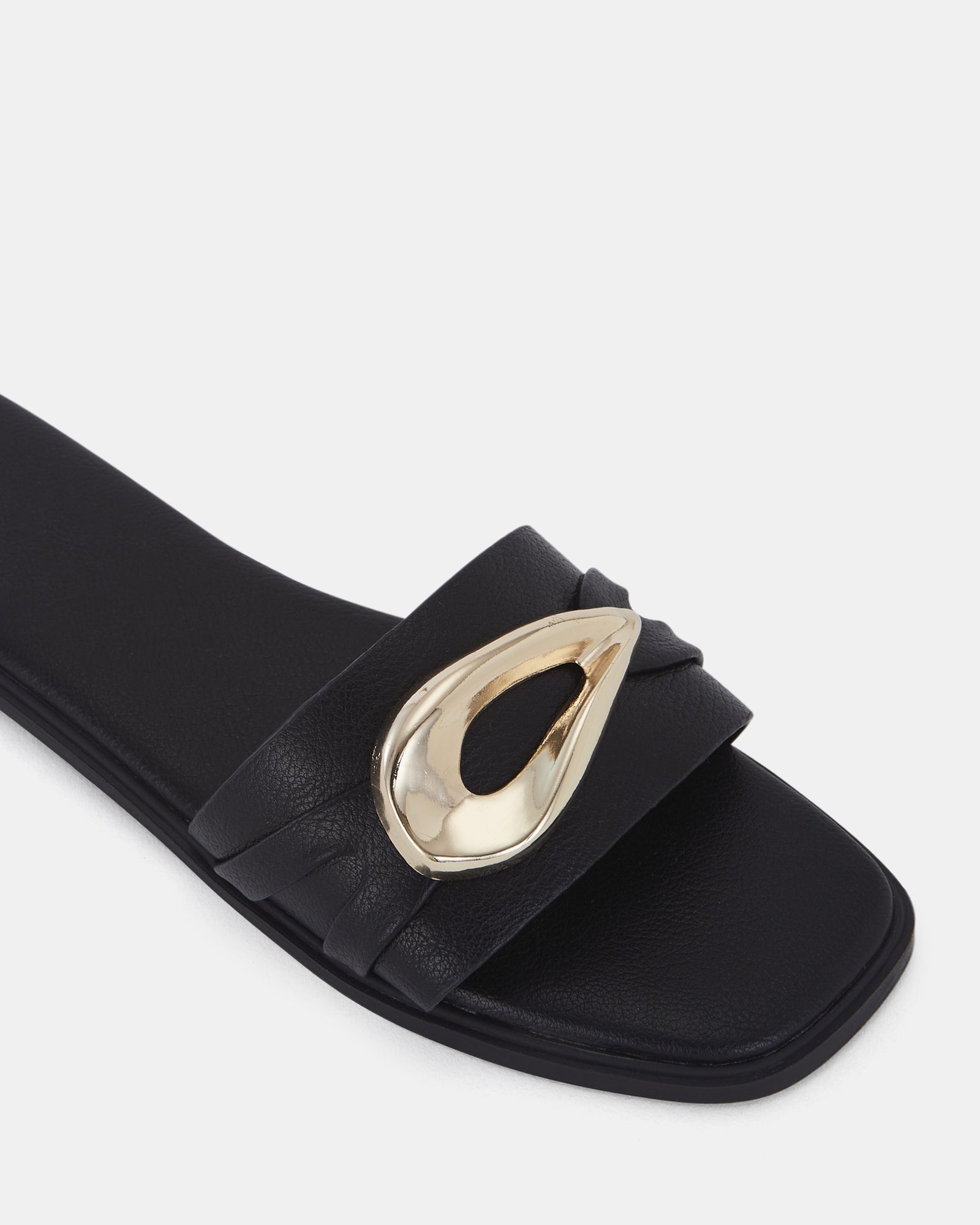 SLOTHY  CARAMEL Women's Thongs Novo Sandals